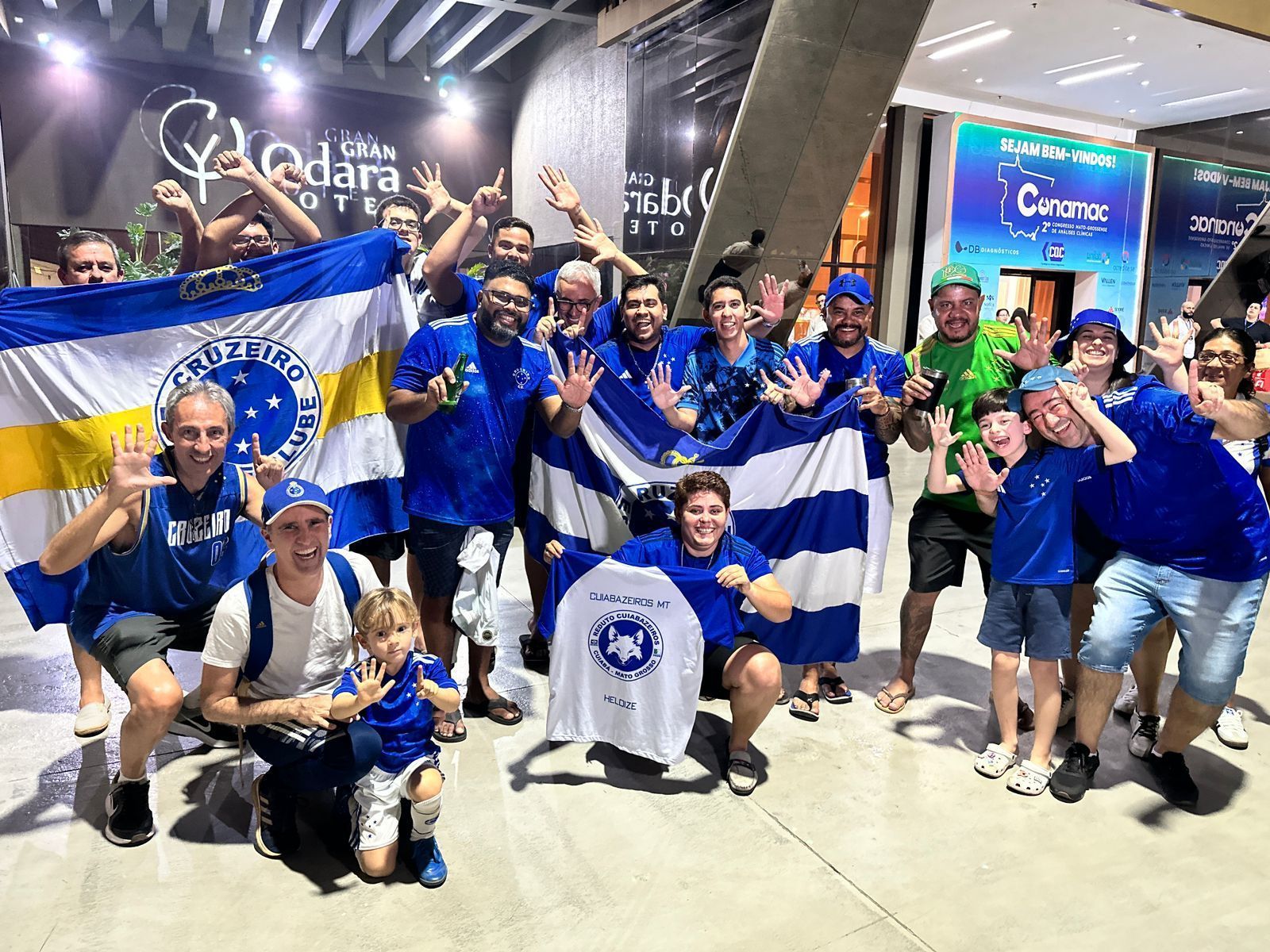 Cruzeiro chega a Cuiabá e recebe apoio da torcida antes de encarar o Dourado pelo Brasileiro