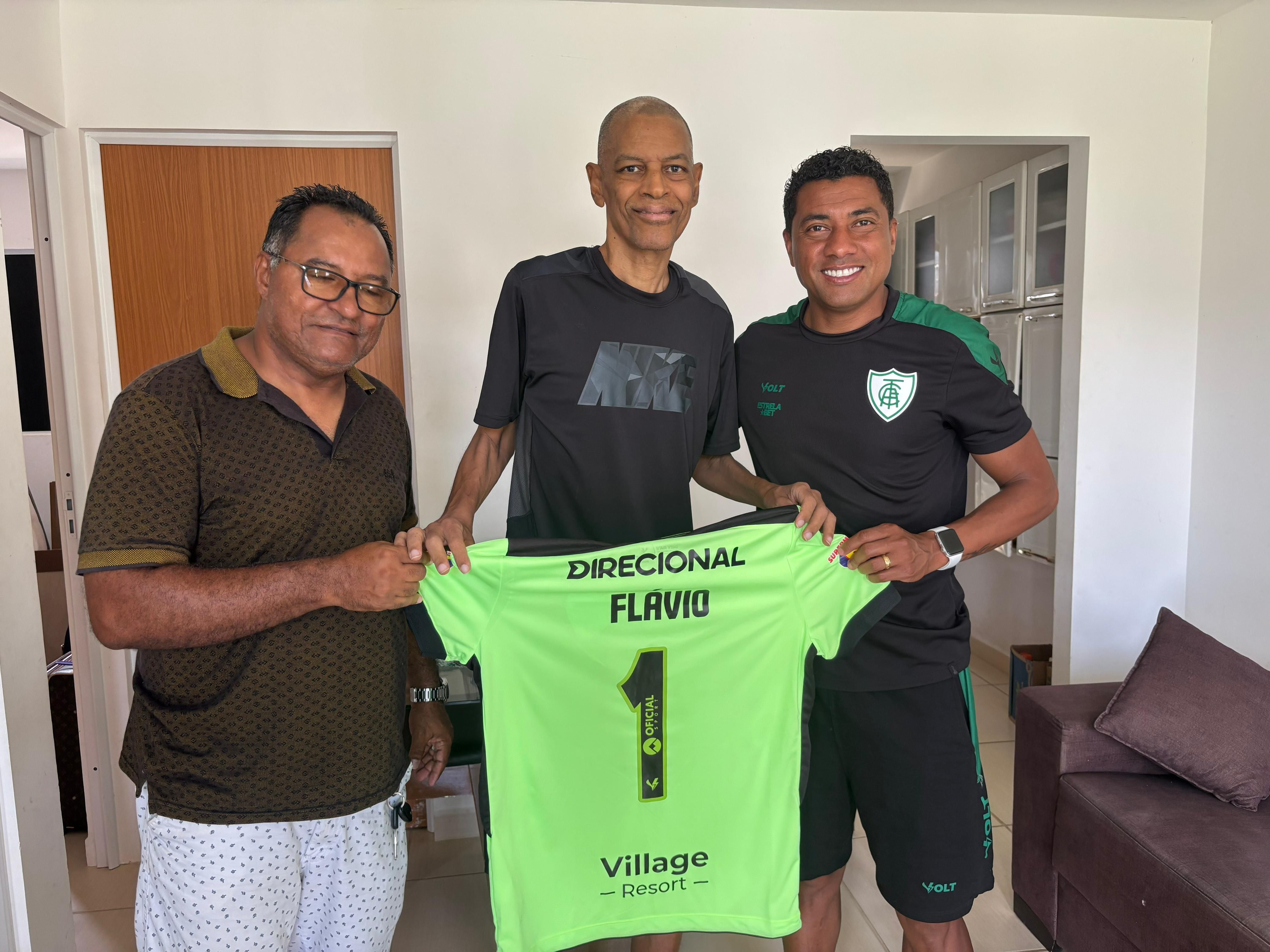 América faz leilão de camisa para ajudar ex-goleiro Flávio, com câncer de próstata