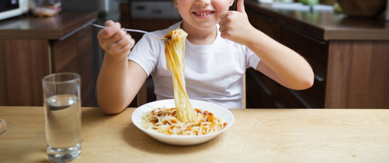 Crianças brasileiras tem 30% da alimentação composta por ultraprocessados; segundo estudo da UFRJ