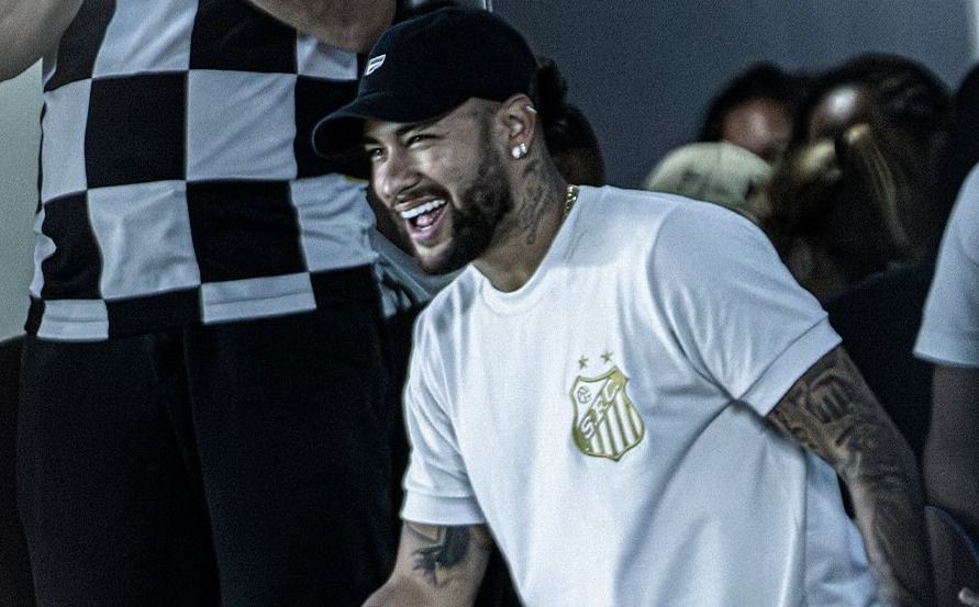 Neymar provoca amigo com camisa do São Paulo, e torcedores reagem