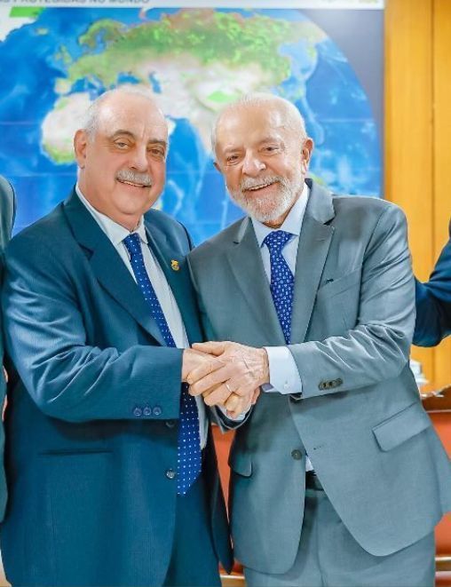 Internado em BH, prefeito Fuad manda mensagem para Lula na UTI em SP