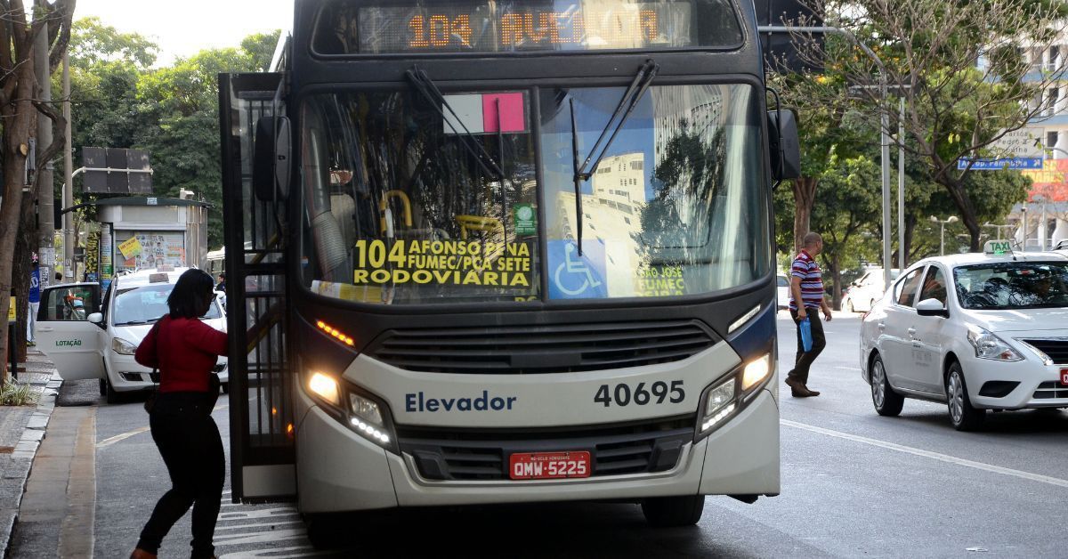 Damião anuncia passagem de graça nos ônibus de BH aos domingos e feriados