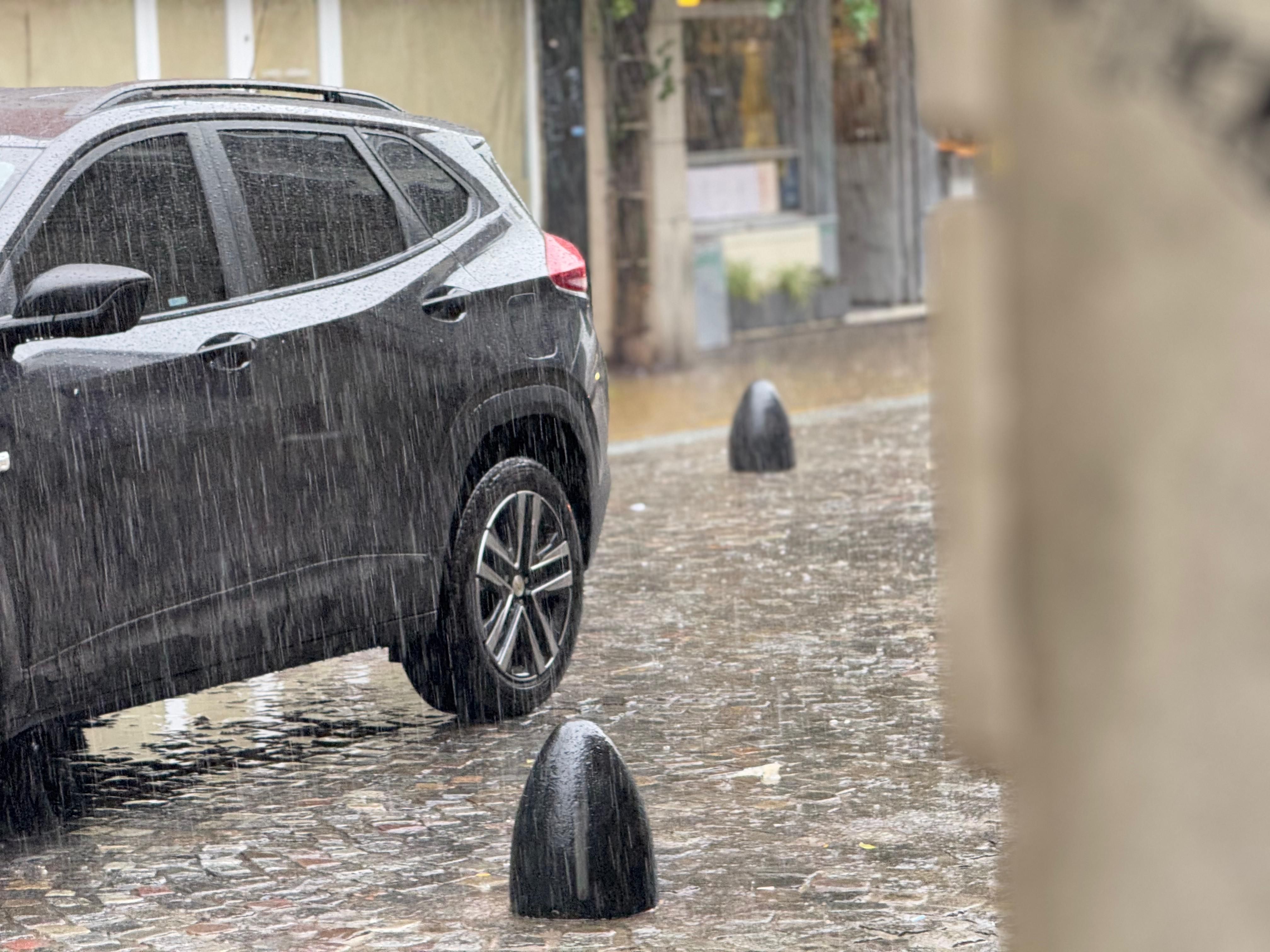 Previsão do Tempo: três estados em alerta vermelho de grande perigo de chuva