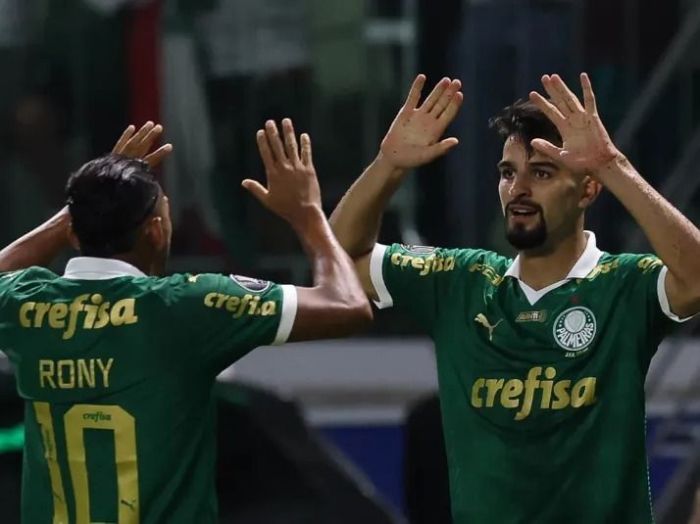 Atacantes do Palmeiras, Rony e Flaco são alvo de críticas da torcida por perderem gols decisivos