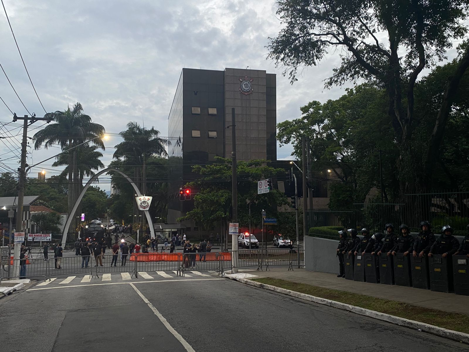 Impeachment no Corinthians: esquema de segurança deixa Parque São Jorge ‘blindado’