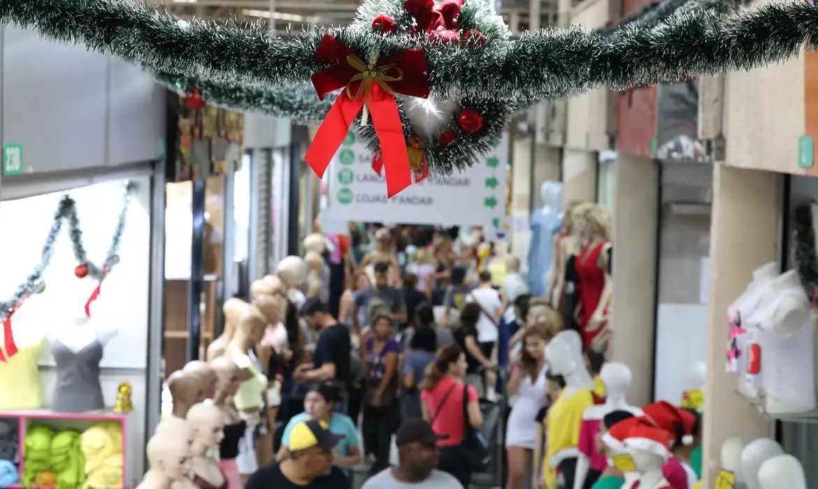 Vestuário lidera buscas no Natal, e ticket médio do mineiro sobe para R$ 232