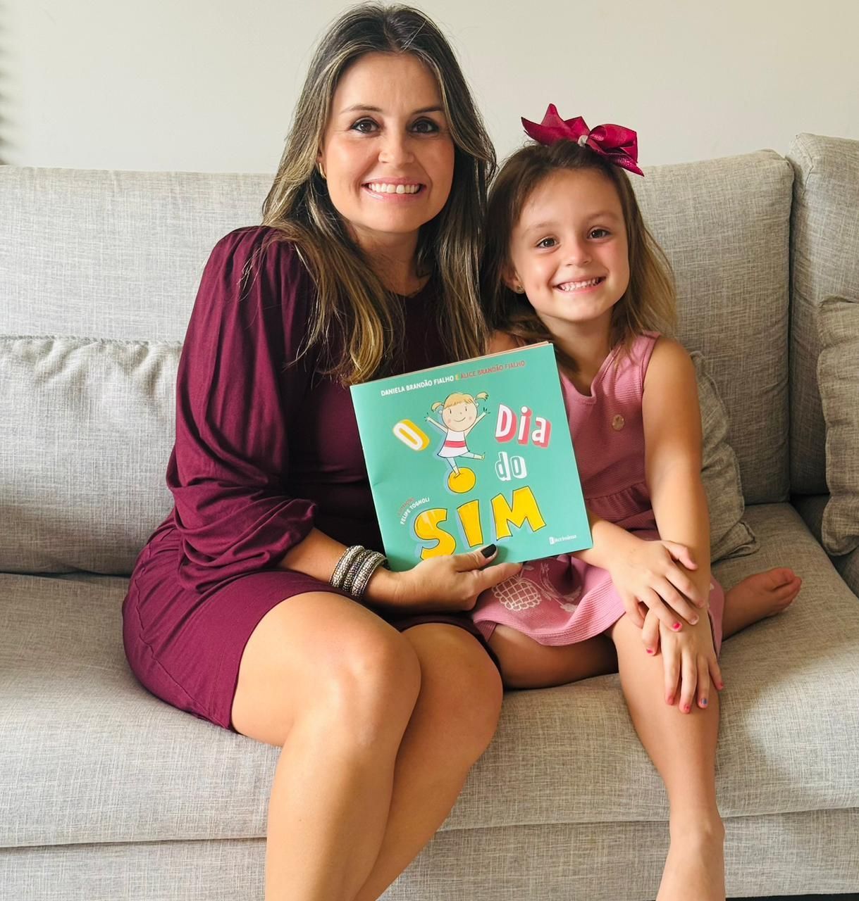 Daniela e Alice lançam o livro “O Dia do Sim”