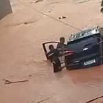Coronel Fabriciano registra 70 mm de chuva em 45 minutos e ruas são alagadas em vários bairros