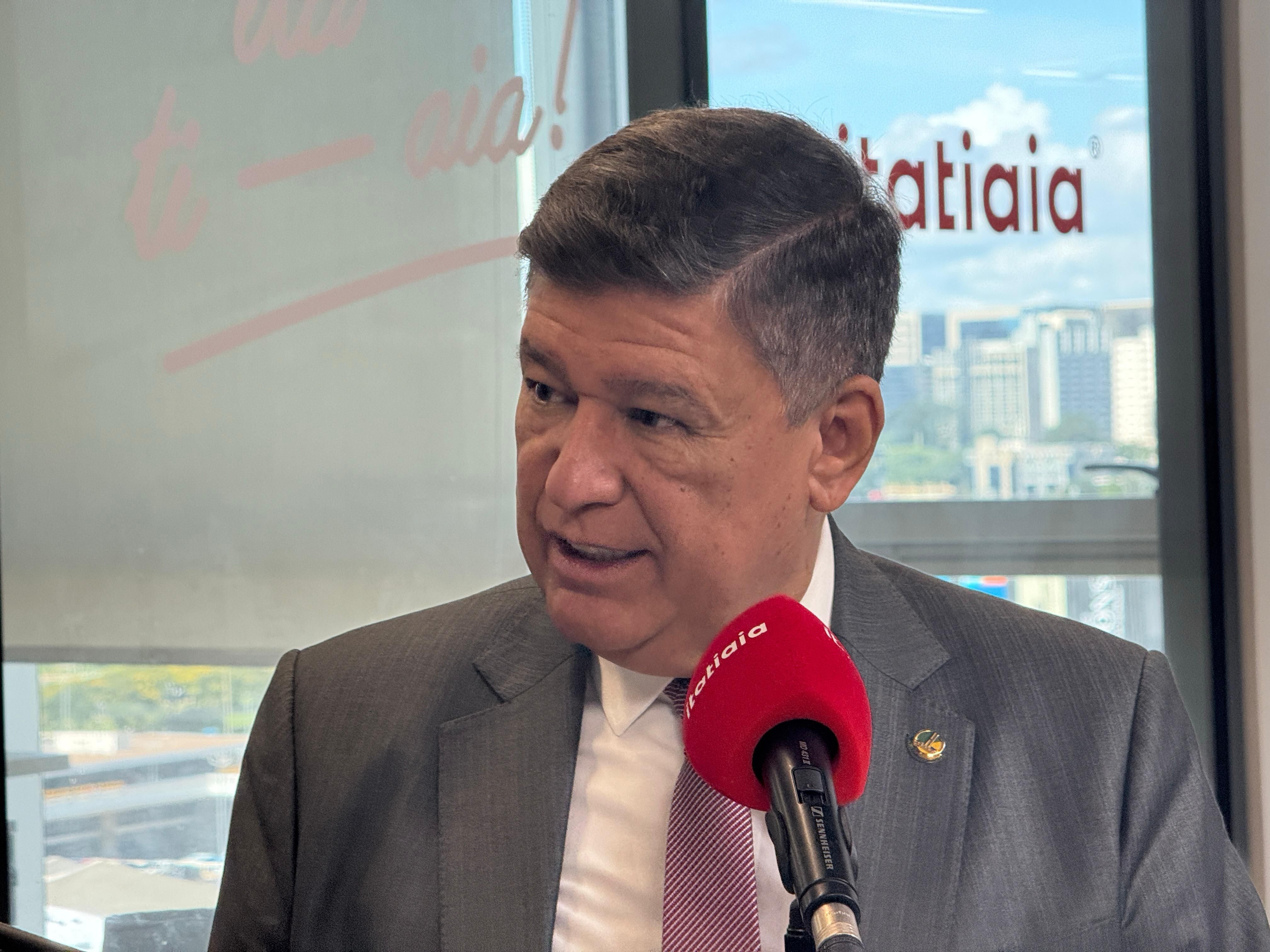 Senador Carlos Viana fala em criação de ministério para evangélicos
