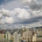 Apesar do calor, pode chover forte em BH na tarde desta quinta-feira (19)