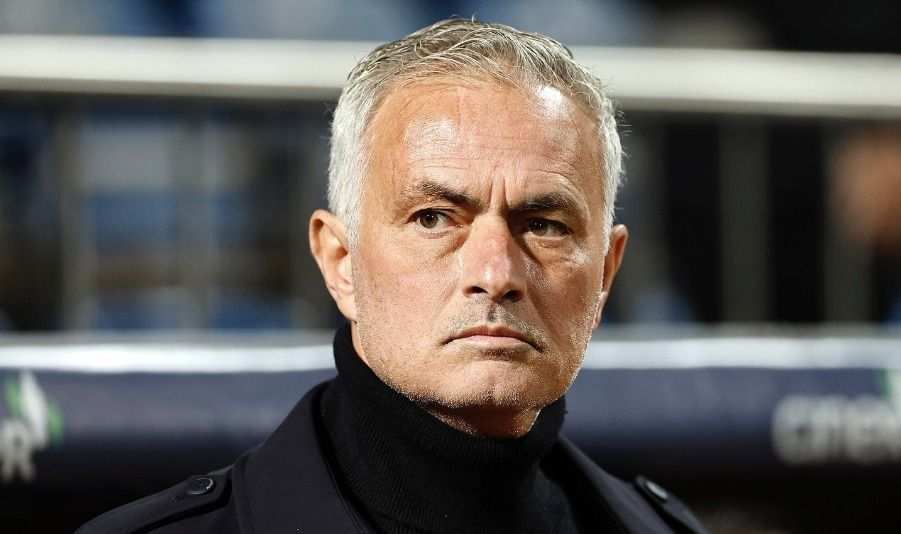 Pressionado em clube turco, José Mourinho passa por cirurgia em Portugal