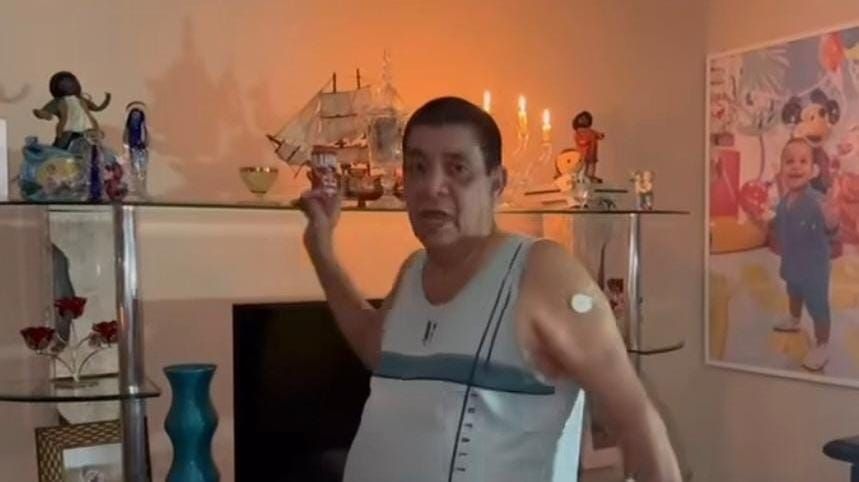 Casa de Zeca Pagodinho fica sem energia após temporal e cantor se revolta: ‘Bora resolver isso?’