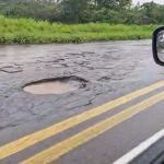 Com chuvas constantes, motoristas denunciam problemas com buracos na BR 381