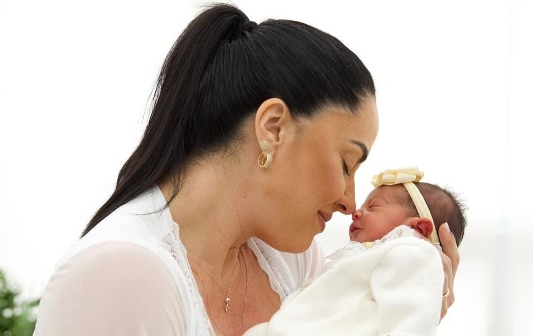 Graciele Lacerda mostra como está sua barriga 16 dias após dar à luz