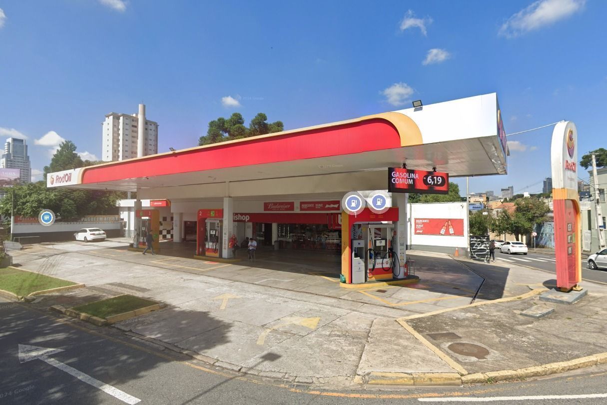 Discussão em posto de gasolina em Curitiba, no PR, termina com frentista morto e cliente foragido
