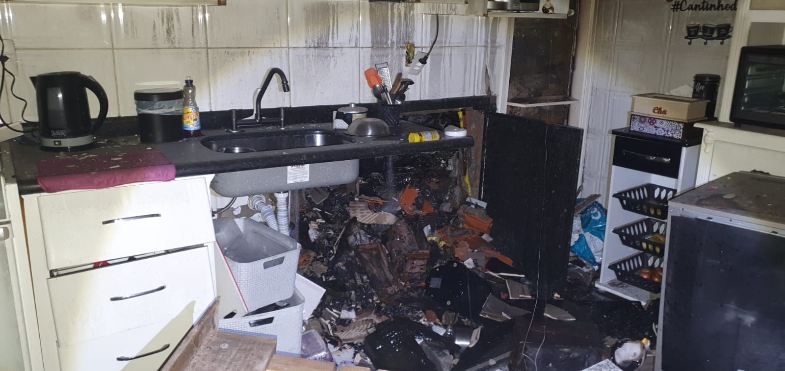 Coronel que tinha 111 armas em apartamento que explodiu aparece em hospital
