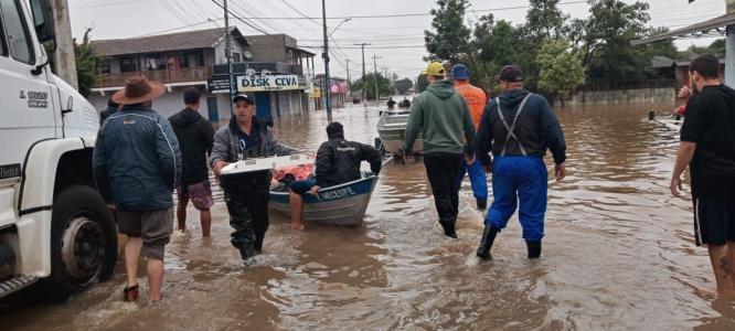 Enchentes no RS: “abandono total“, relata moradora de Sapucaia do Sul | CNN Brasil
