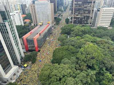 Bolsonaro e Michelle chegam a ato na Paulista | CNN Brasil