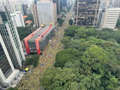 Bolsonaro e Michelle chegam a ato na Paulista | CNN Brasil