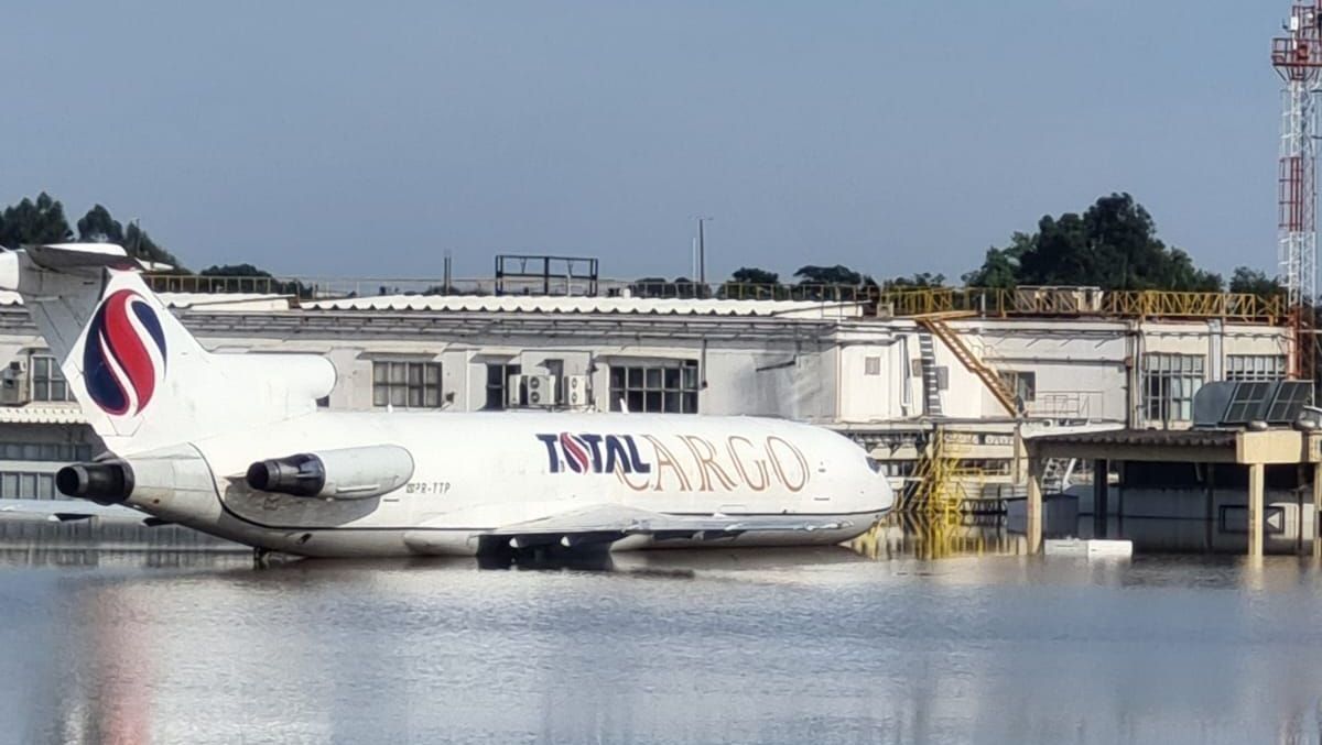 Anac inicia a retirada de aviões ilhados no Aeroporto de Porto Alegre após inundações