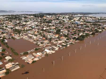 Chuvas no RS: moradores relatam saques noturnos em cidade evacuada durante enchente | CNN Brasil