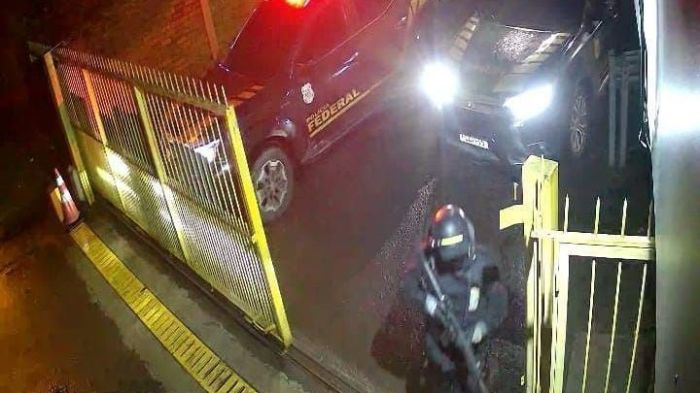 Sargento morre em tentativa de assalto a carro-forte no aeroporto de Caxias do Sul Sargento morre em tentativa de assalto a carro-forte no aeroporto de Caxias do Sul (RS) | CNN Brasil