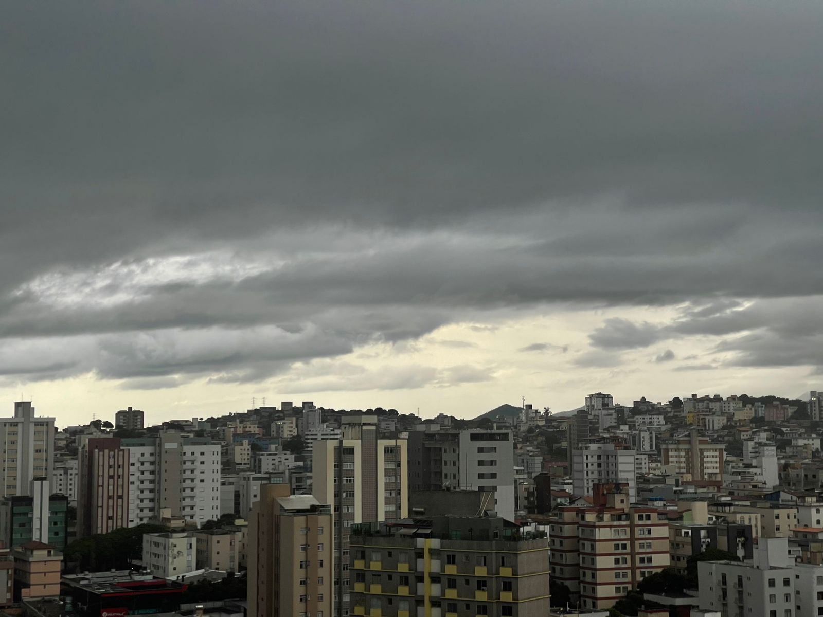 Dia das Mães será de chuva em BH? Veja como fica o tempo neste domingo (11)