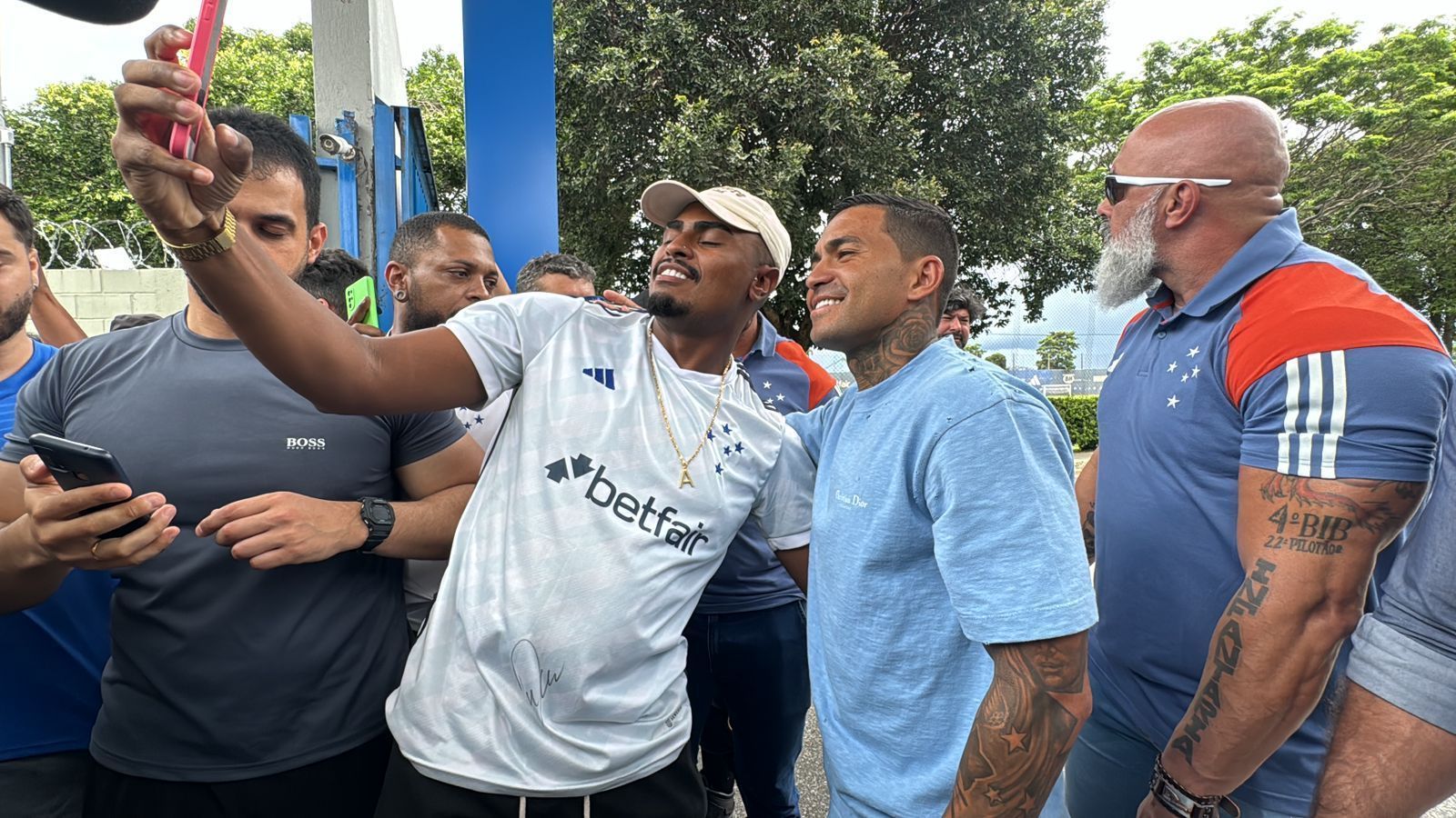 Dudu no Cruzeiro: assista à apresentação oficial na Toca da Raposa II