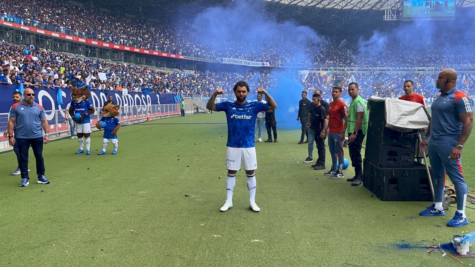 Torcida do Cruzeiro provoca: ‘Gabigol é maior que meu rival’