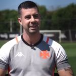 Grêmio anuncia ex-treinador de goleiros do Vasco para 2025