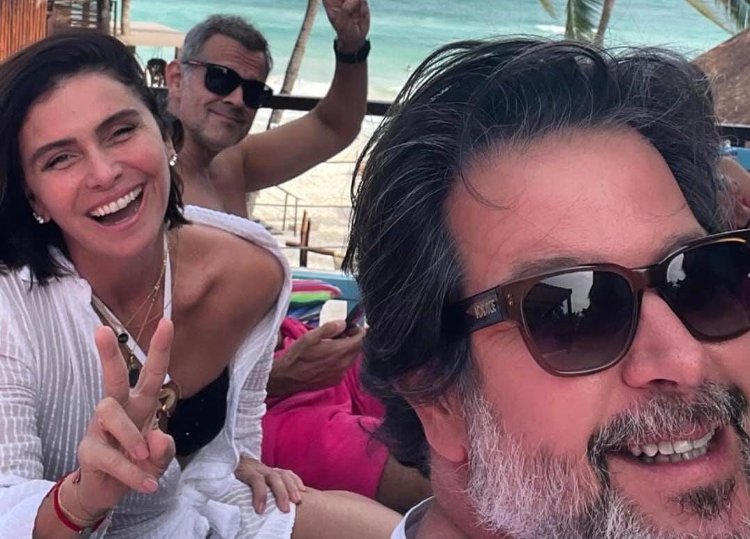 Posando com Giovanna Antonelli, Murilo Benício brinca: 'De férias com o ex'