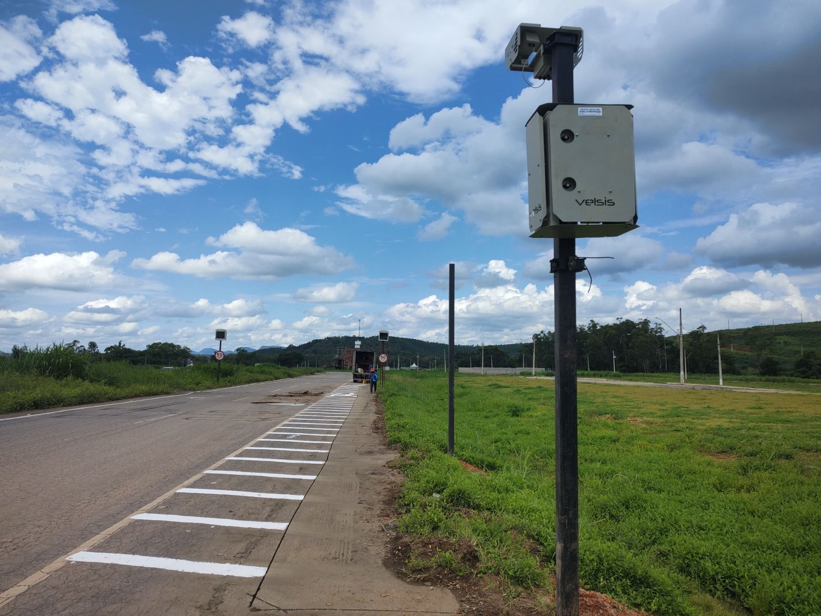 Radar é instalado na BR-458, próximo ao Parques do Vale
