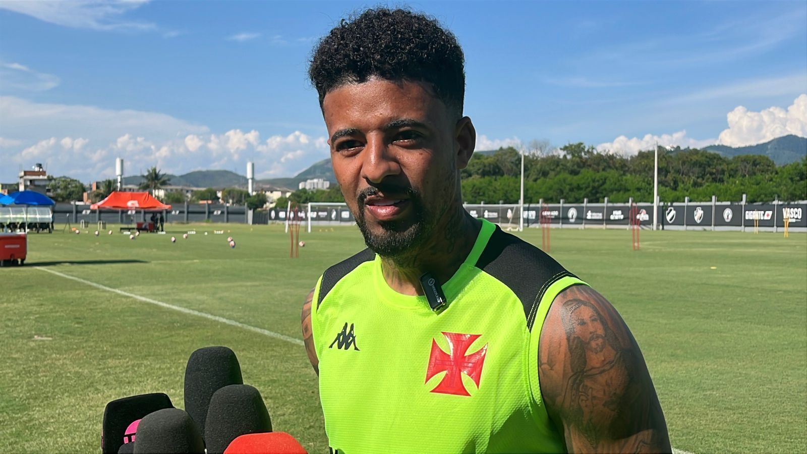 Xodó da torcida do Vasco, Paulinho recorda grave lesão e projeta 2025