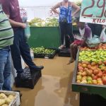 Sacolão é alagado durante chuva forte em Santa Luzia, na Grande BH: 'fim do mundo'