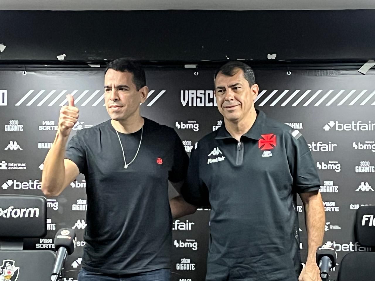 Apresentado pelo Vasco, Carille revela conversa com Balbuena e analisa craques do elenco