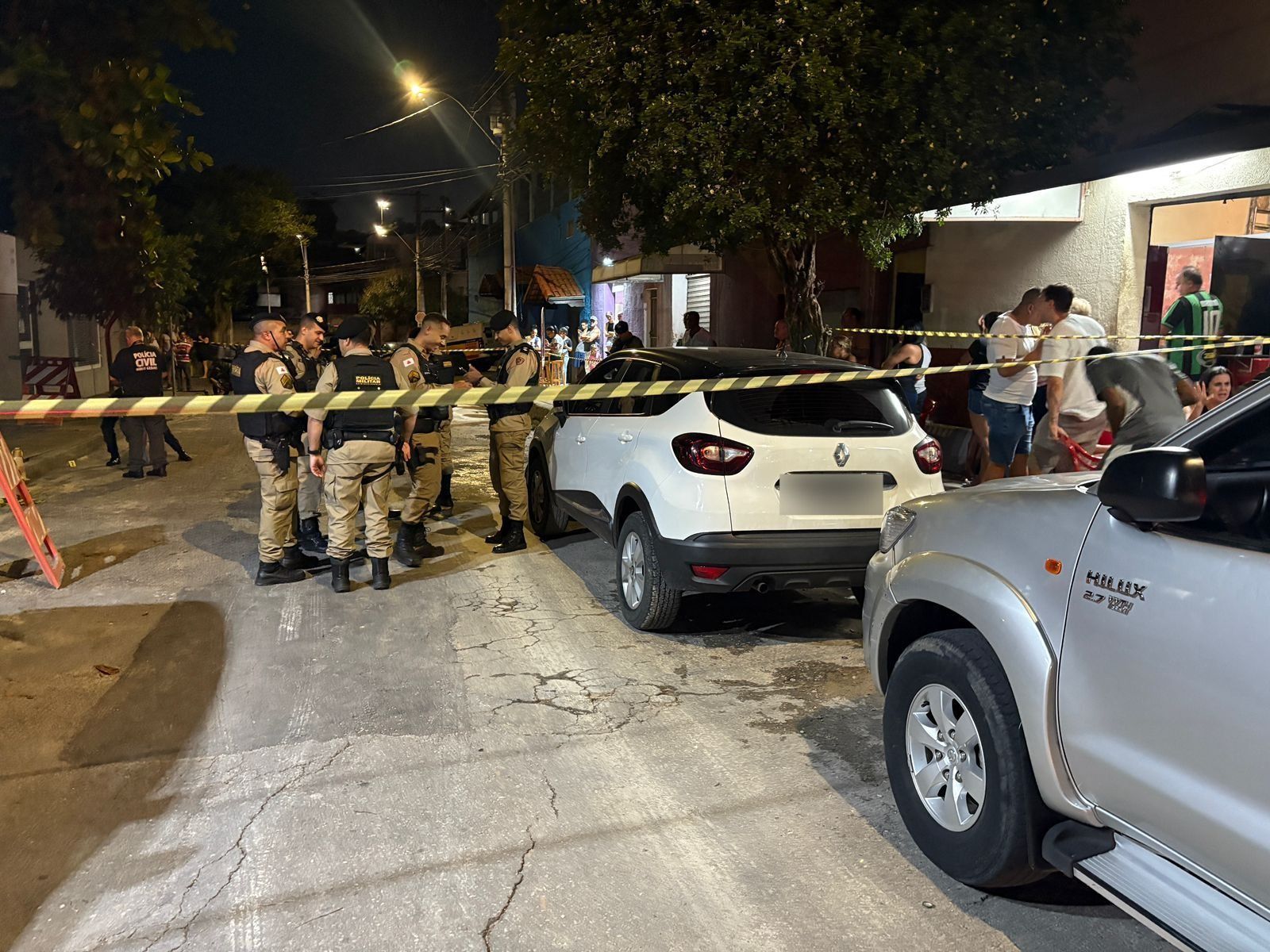 Homem é baleado e morre após assaltar em bar onde acontecia confraternização de PMs em BH