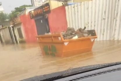 Vídeo: chuva forte transforma ruas de Varginha em rios e gera transtornos aos moradores