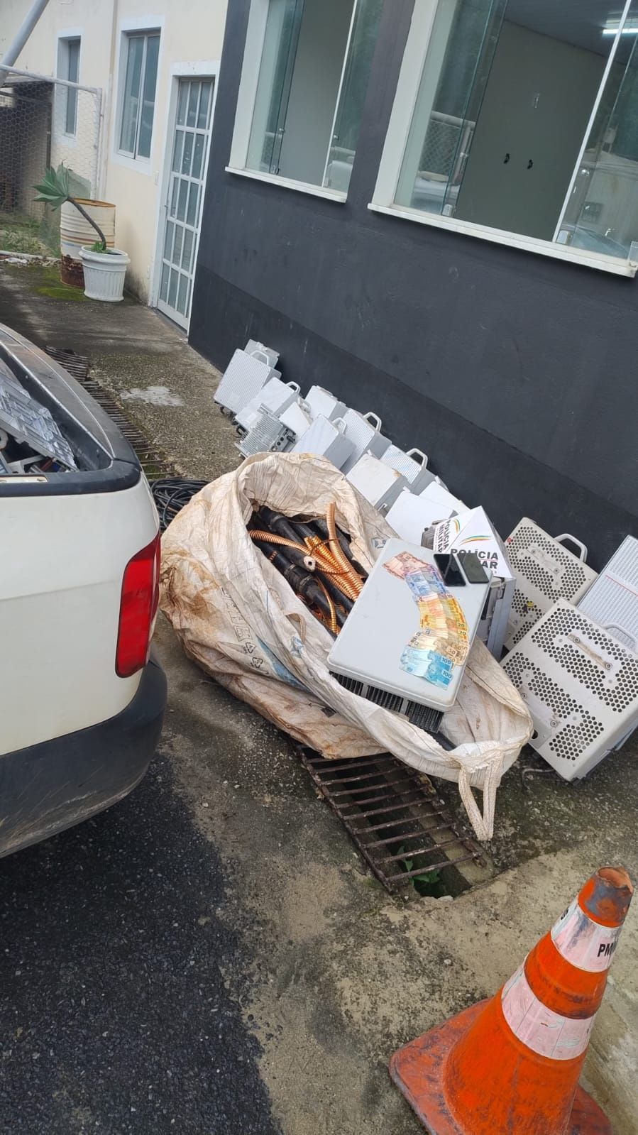 Três homens são presos por furto de equipamentos das operadoras de telefone