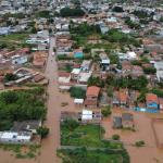 Cidade no Norte de Minas fica debaixo d'água após temporal; veja imagens