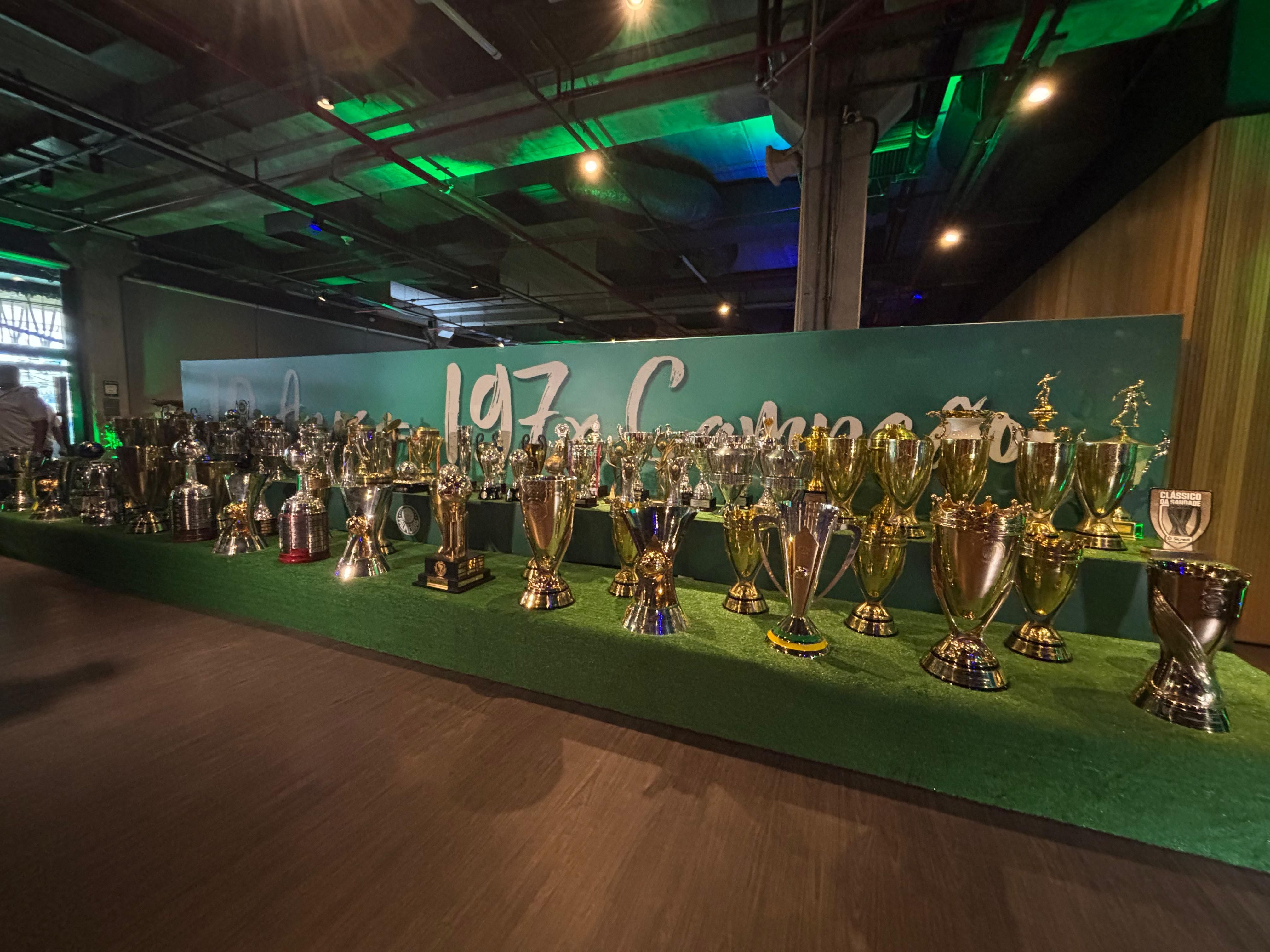 Palmeiras homenageia e trata fim da 'Era Crefisa' como um 'até logo'