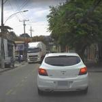Motorista de aplicativo pede perdão para traficantes após ser rendido por entrar em favela no Rio