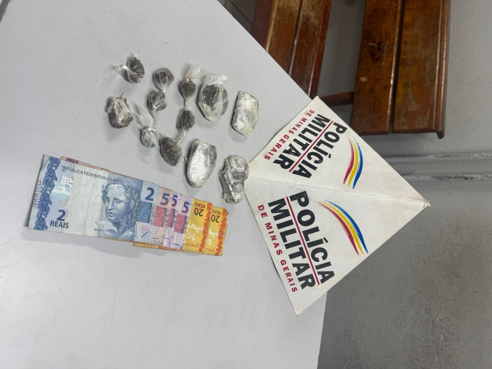 Jovem é preso por tráfico e corrupção de menores para prática de crime em Ipatinga