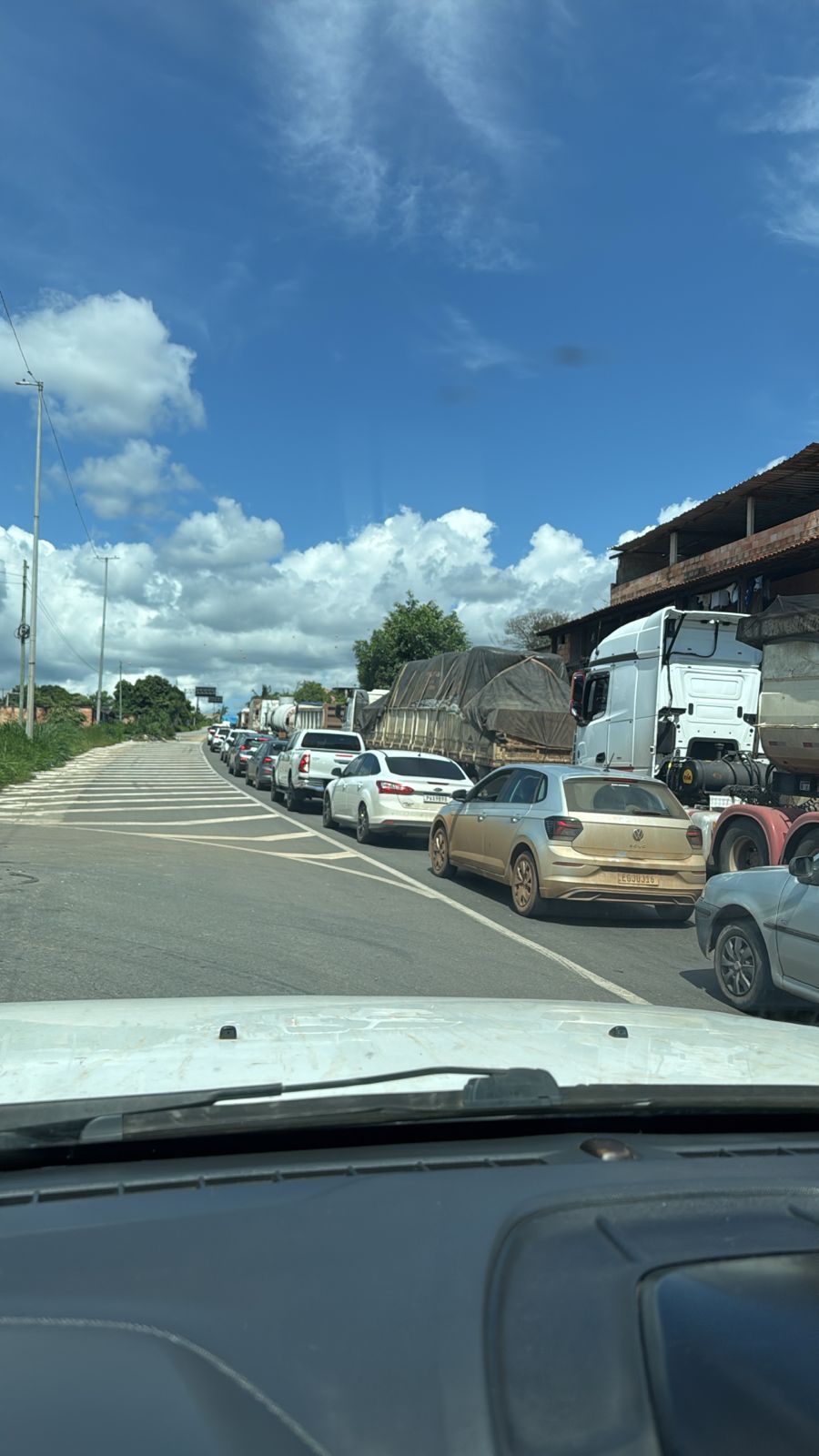 Operação Tapa Buraco deixa congestionamento de 12 km na BR 381 nesta sexta (17)