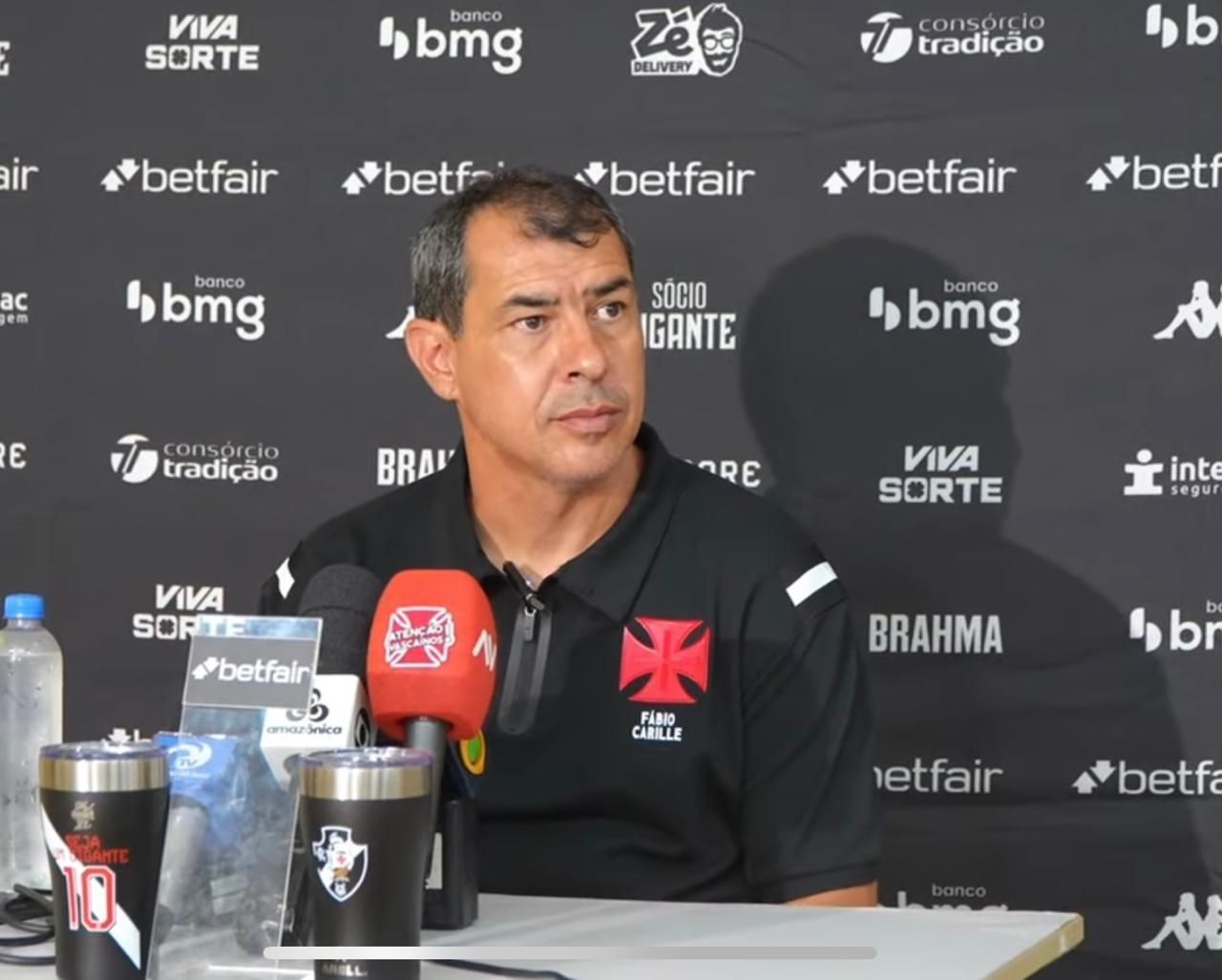 Carille destaca estreantes no Vasco e se derrete por Pablo Vegetti