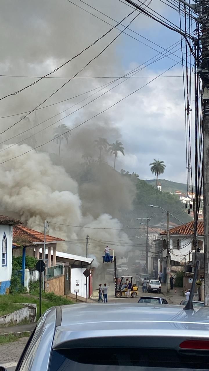 Incêndio provocado por curto-circuito atinge Bar do Marcelo em Mariana