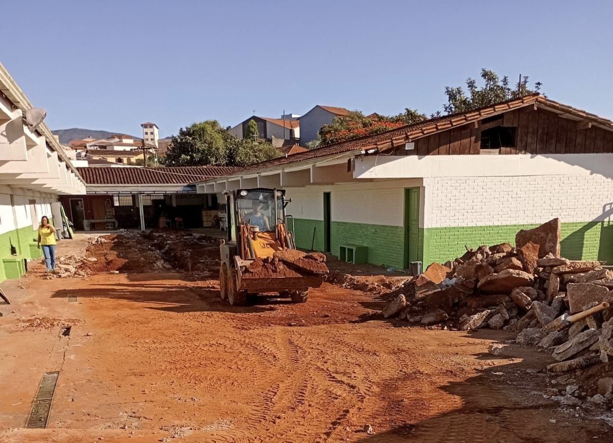Prefeitura de Ouro Preto investe em educação e infraestrutura comunitária com novas obras