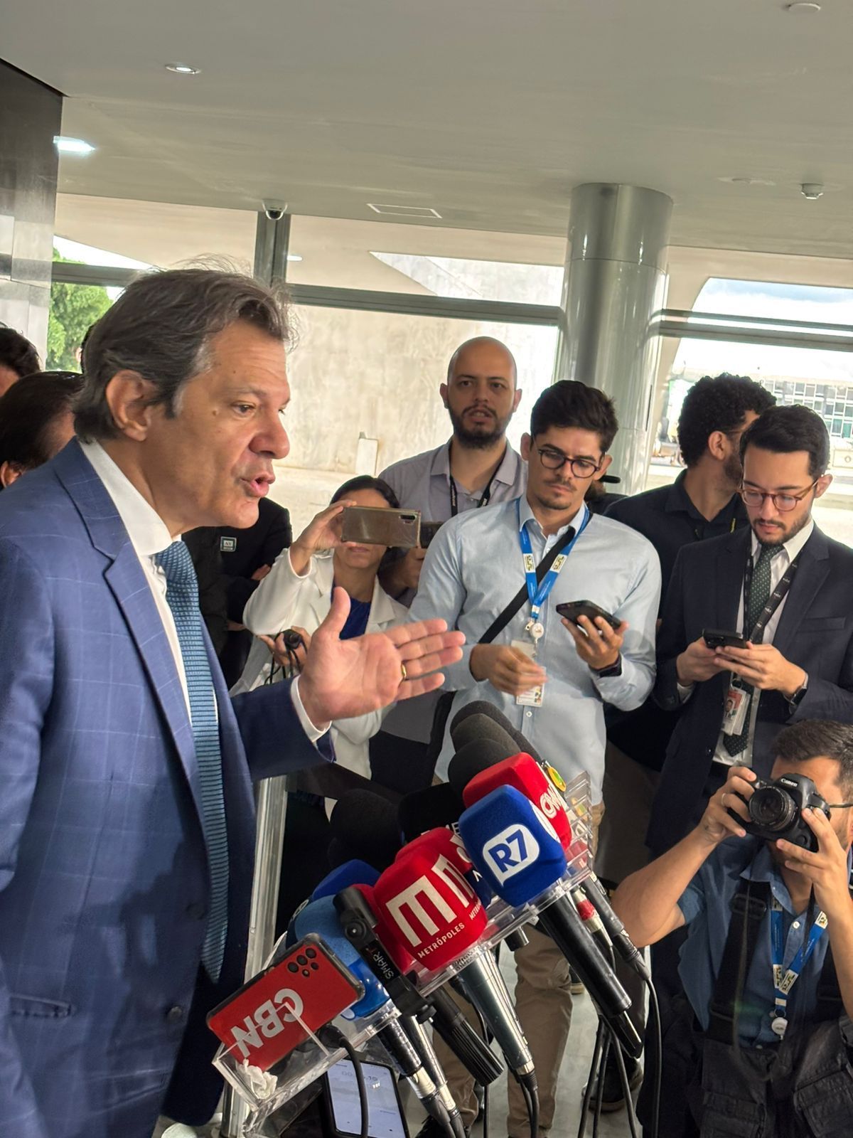 Governo anuncia ampliação do crédito consignado para trabalhadores CLT; entenda
