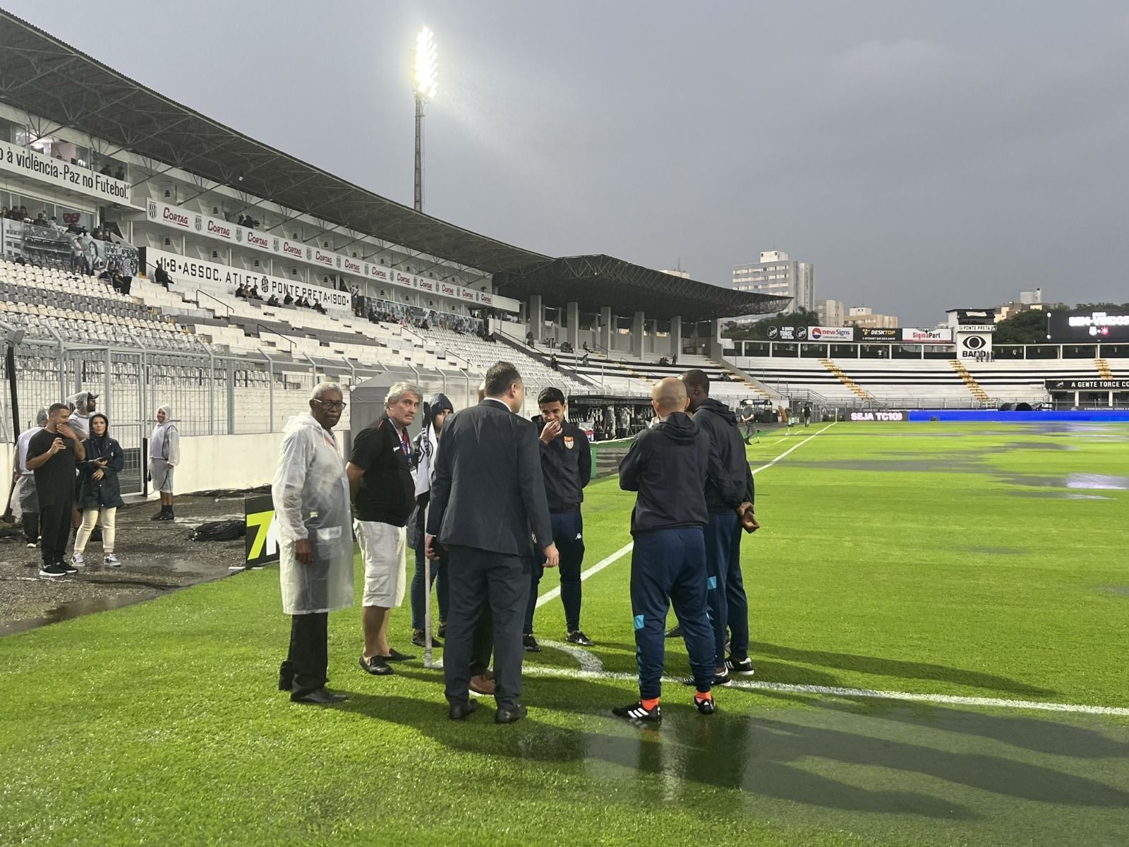 Ponte Preta x Corinthians: chuva causa adiamento da partida