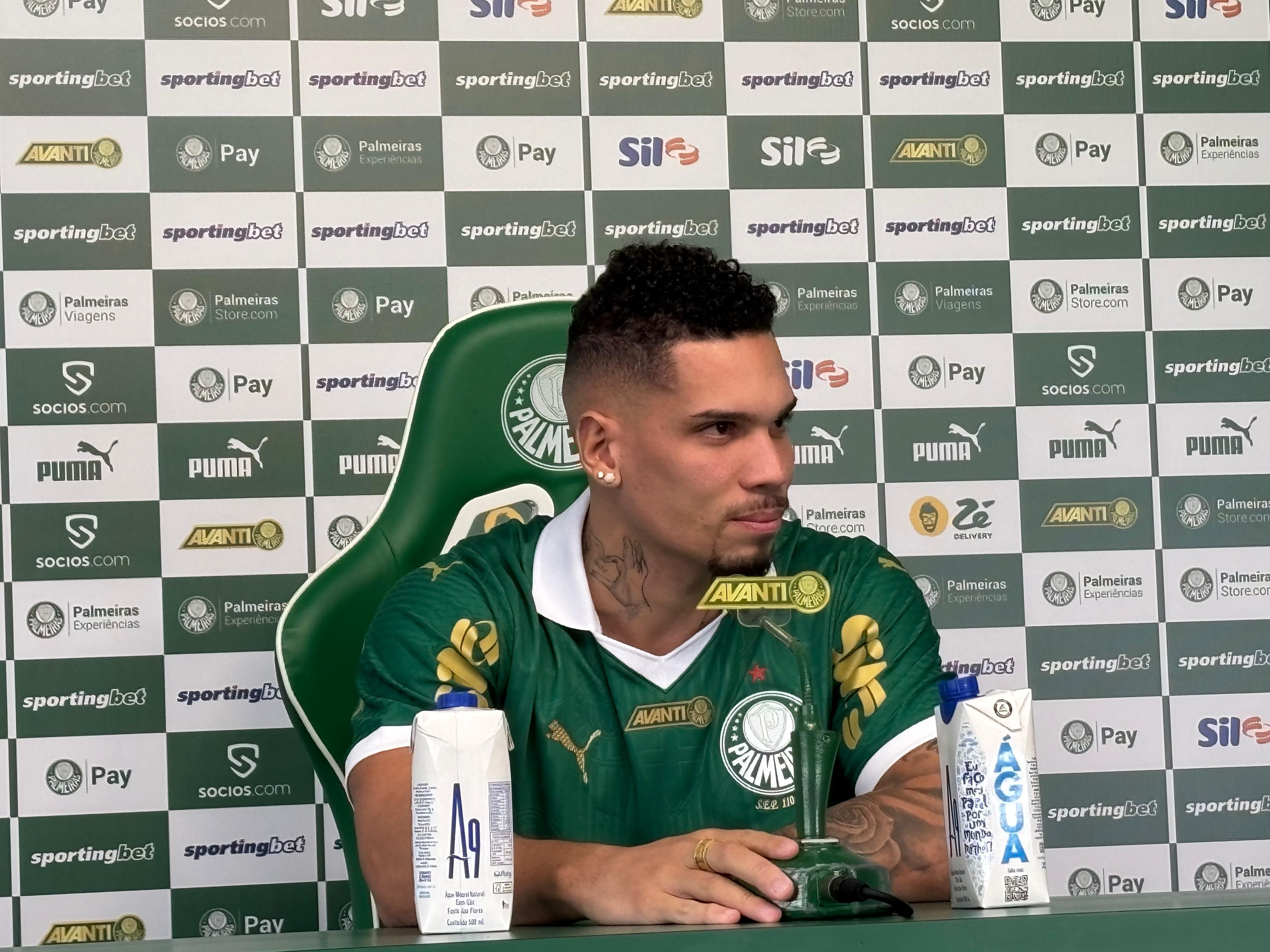 Ex-Atlético, Paulinho exalta novo clube: 'Palmeiras não é o melhor do Brasil à toa'