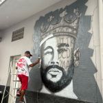 Santos: Neymar recebe homenagem perto da Vila, e torcedor o compara a Messi e Maradona